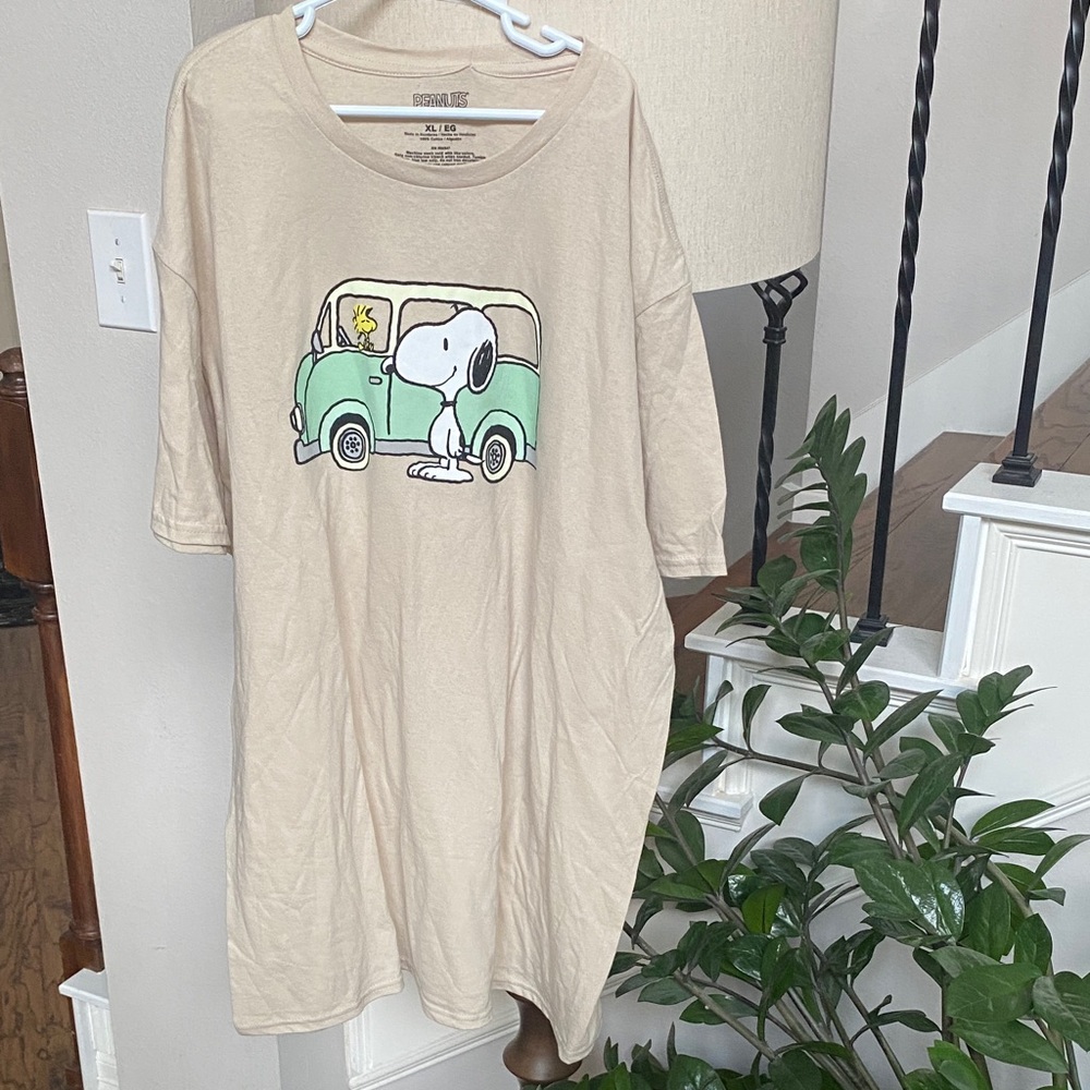 Peanuts Snoopy XL T-Shirt in Beige